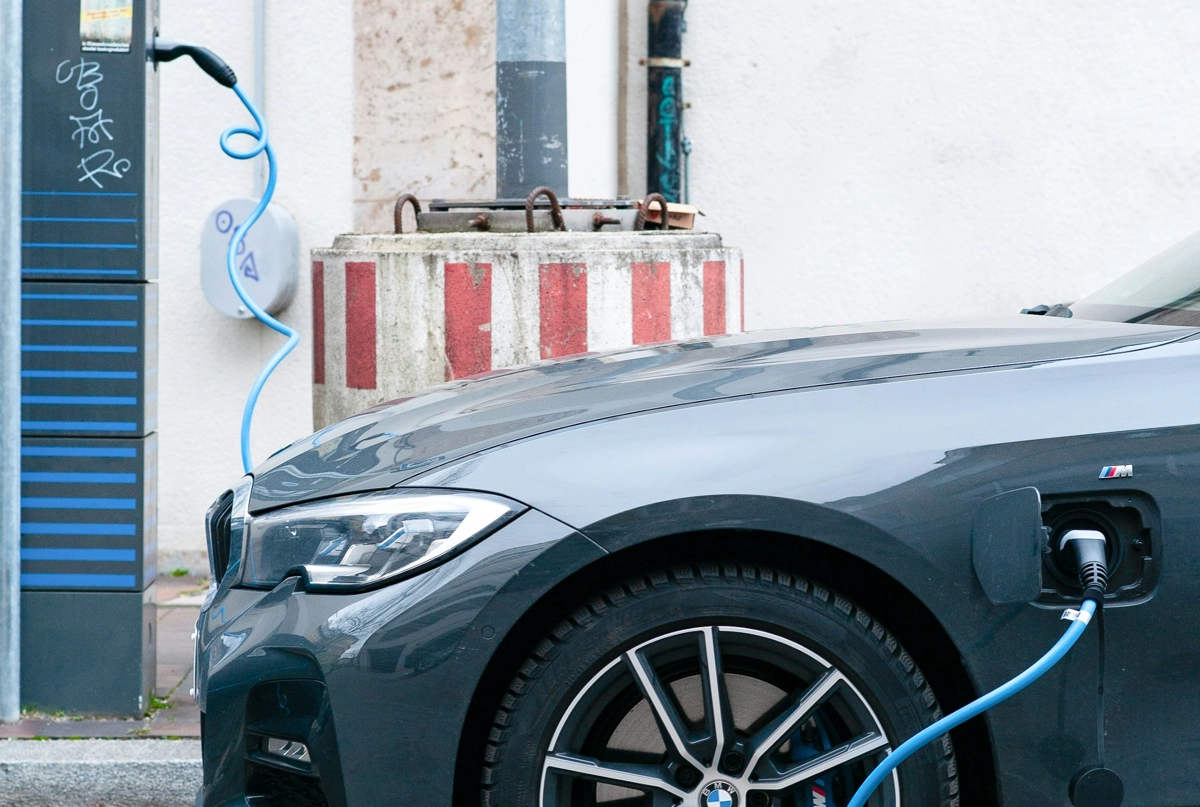 Hybridbilar vs plug-in-hybrider – Skillnaderna som påverkar köpbeslutet