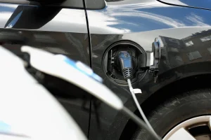 Skillnader mellan testade och verkliga utsläpp för laddhybrider plugin-hybrid-bil
